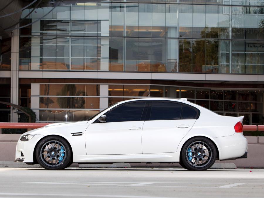  BMW M3 Sedan by Vorsteiner 2009 года  (фото 11 из 15)